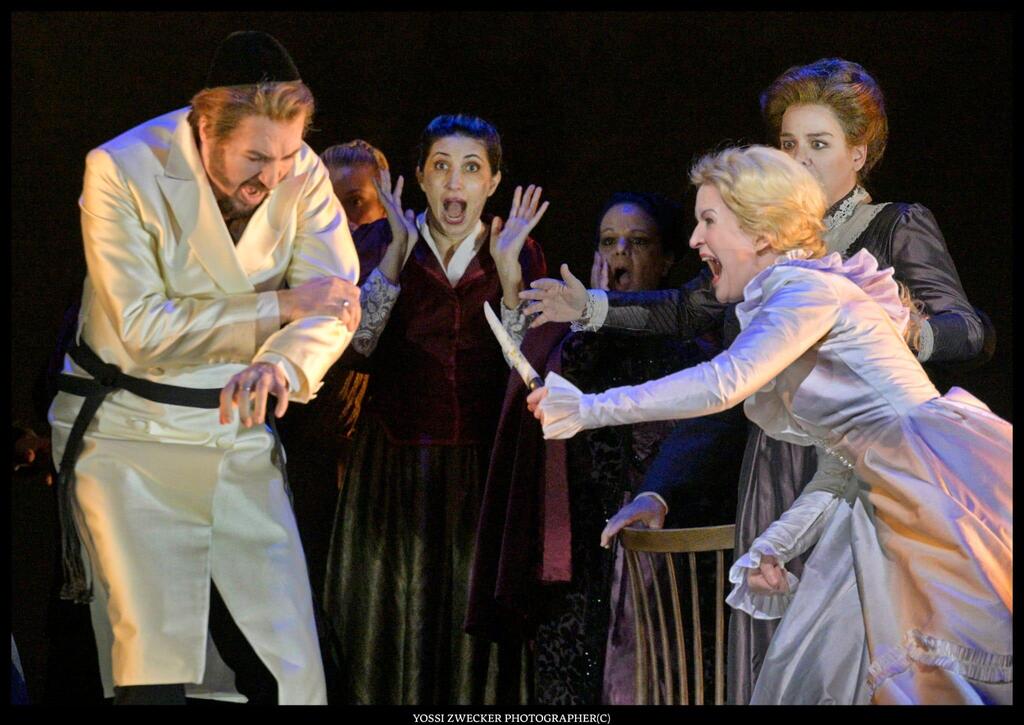 Cцена из оперы "Диббук" 