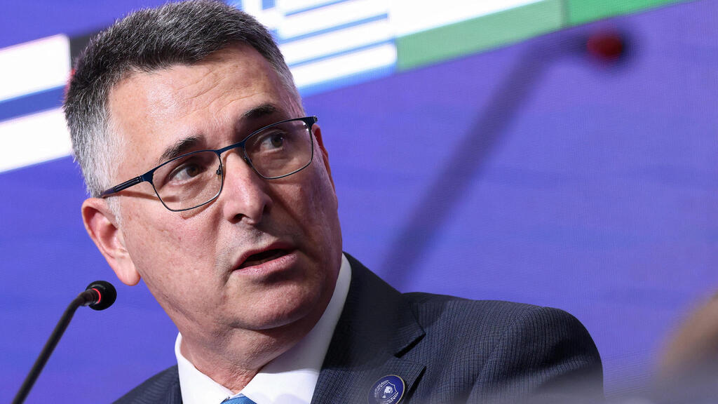 Foreign Minister Gideon Saar (Photo: Kevin Lamarque/Reuters) גדעון סער