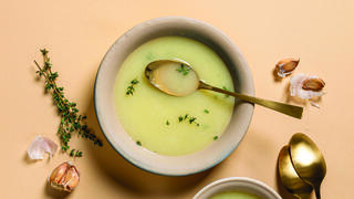 מרק שום ותפוחי אדמה