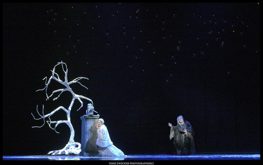 Cцена из оперы "Диббук" 