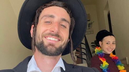 ארז עובד מגלם את דמותו של יעקב לוי