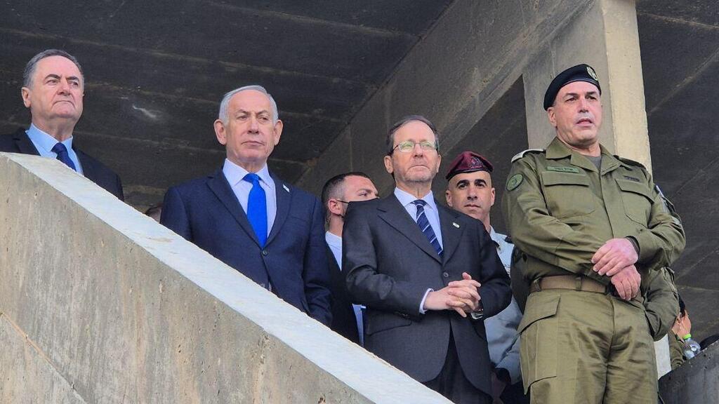 נתניהו, הרצוג, כ"ץ וזמיר בסיום קורס קצינים בבה"ד 1