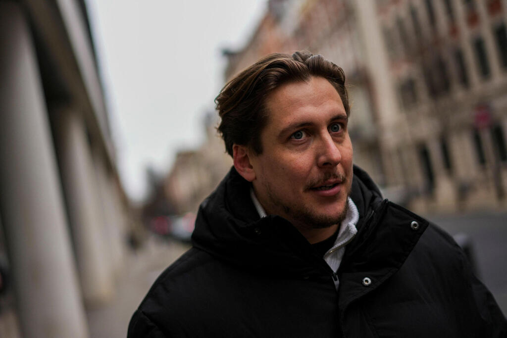 Joe Bennett (Photo: CARLOS JASSO / AFP) ג'ו בנט בנם של קרייג ו לינדזי פורמן בני זוג מ בריטניה עצורים ב איראן נידונו ל 10 שנות מאסר בגין ריגול