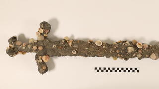 החרב הצלבנית שהתגלתה על קרקעית הים בחוף דור