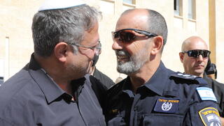 המפכ"ל מקיים שיחת ועידה, הניצבים שולחים מזכירה