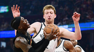 וולף מנסה לעצור את שרודר