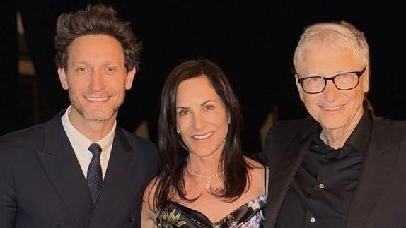 ליאור סושרד מופיע במסיבת יום ההולדת של פאולה הרד בת זוג ביל גייטס