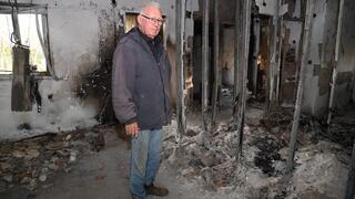 תושבים ותיקים מהעוטף חוזרים לקיבוץ ניר עוז לאחר הטבח - נתן בהט, ניר עוז