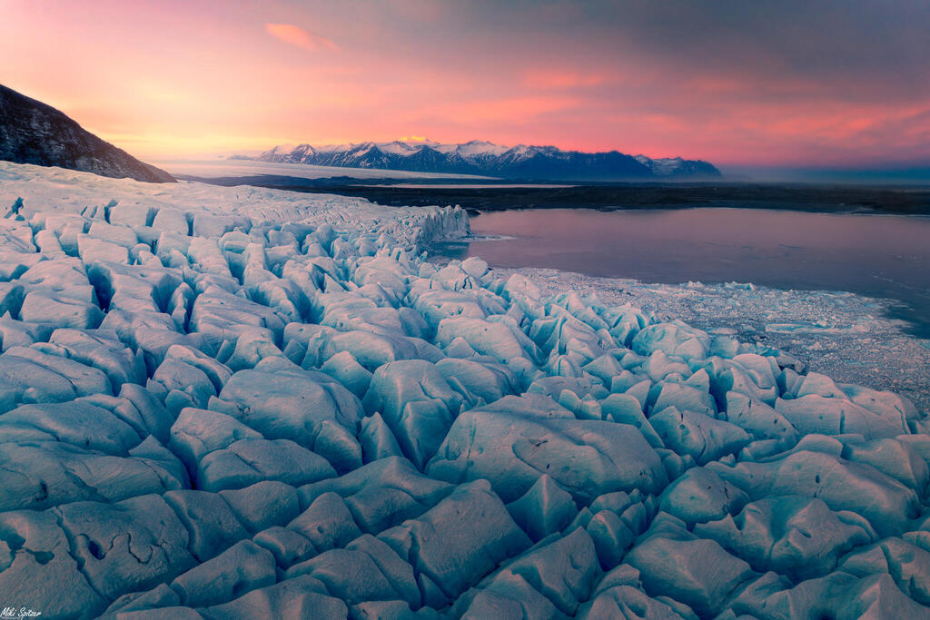 שקיעה מעל קרחון בדרום איסלנד