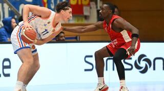 אדם אריאל מול ג'ארד הארפר