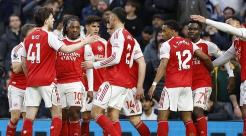 שחקני ארסנל מאושרים