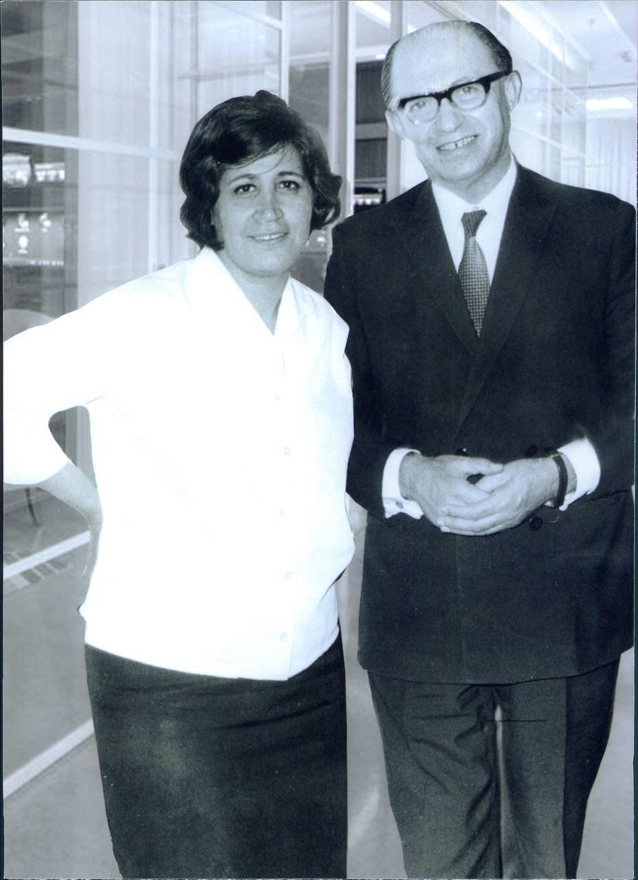 ברטה עם ראש הממשלה מנחם בגין