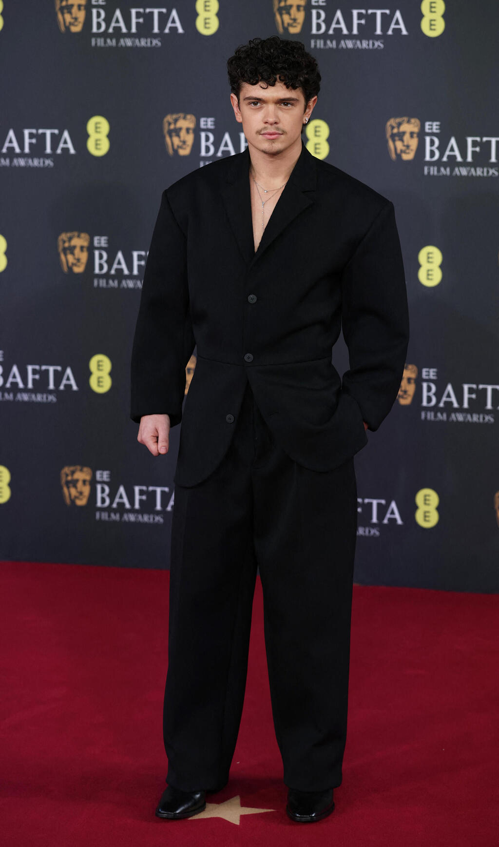 Noah Jupe in Jacquemus (Photo: Reuters/Isabel Infantes) נואה ג'ופ בטקס פרסי הקולנוע הבריטיים, 2026