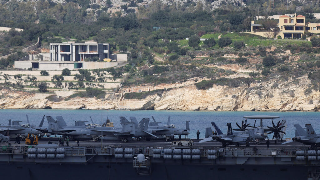 נושאת המטוסים ג'רלד פורד ליד כרתים, יוון