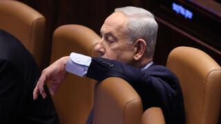 רה"מ בנימין נתניהו ושלמה קרעי במליאה - דיון 40 חתימות