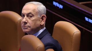 רה"מ בנימין נתניהו ושלמה קרעי במליאה - דיון 40 חתימות