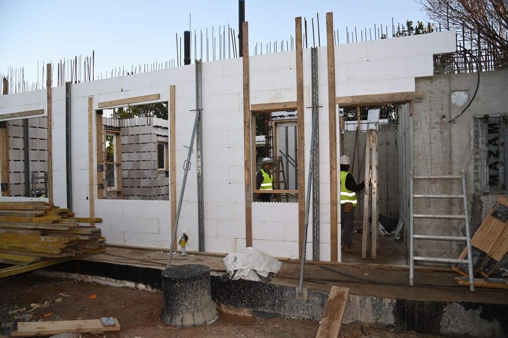 Proposed solutions also include fencing to separate the memorial zone from the rest of the kibbutz (Photo: Herzl Yosef) אתרי הבנייה המחודשת בכפר עזה