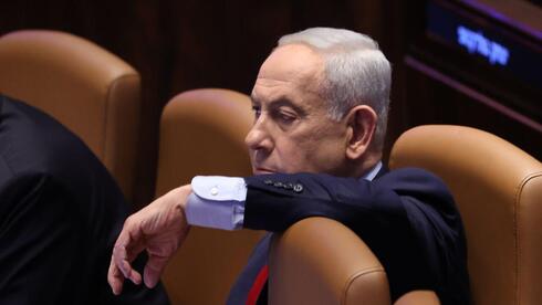 רה"מ בנימין נתניהו ושלמה קרעי במליאה - דיון 40 חתימות