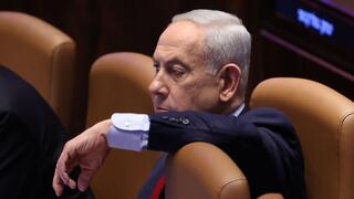 רה"מ בנימין נתניהו ושלמה קרעי במליאה - דיון 40 חתימות