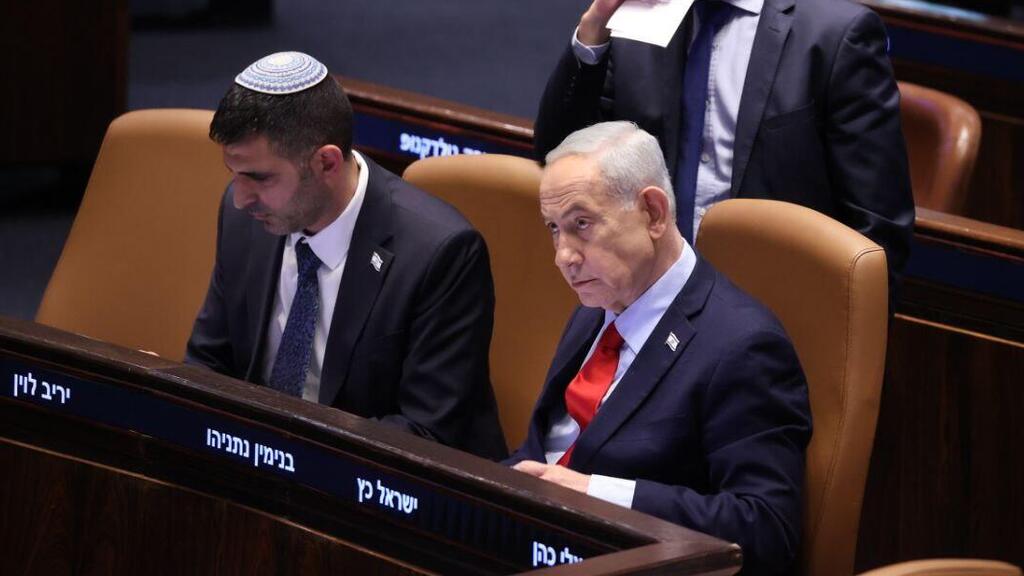 רה"מ בנימין נתניהו ושלמה קרעי במליאה - דיון 40 חתימות