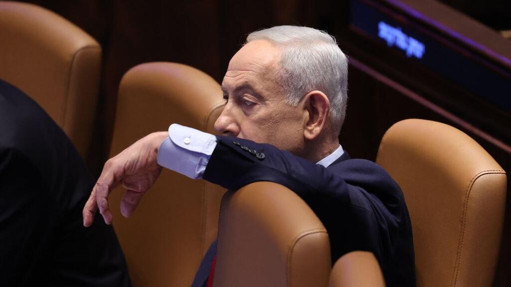 רה"מ בנימין נתניהו ושלמה קרעי במליאה - דיון 40 חתימות