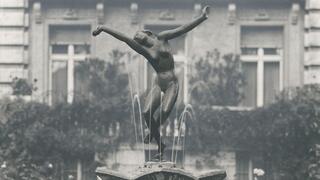 פסל הריקוד בחצר מוזיאון גאורג קולבה בברלין