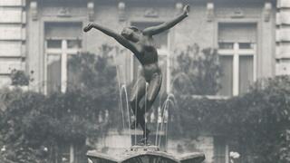 פסל הריקוד בחצר מוזיאון גאורג קולבה בברלין