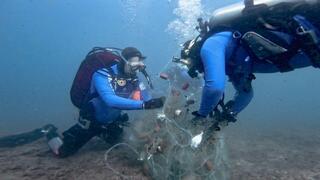 רשת רפאים שהוסרה על ידי סיירת החוף בחוף גורדון בתל אביב