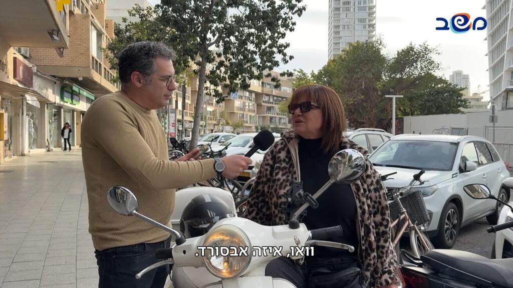 Опрос на улице (Фото: Машав) אסי צובל ואחת התושבות במשאל הרחובות