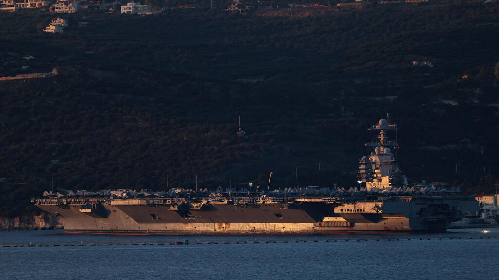 נושאת המטוסים של ארה"ב ג'רלד פורד בחופי יוון