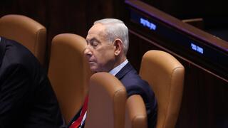 רה"מ בנימין נתניהו ושלמה קרעי במליאה - דיון 40 חתימות