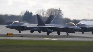  המראת מטוסי F-22 מבריטניה 