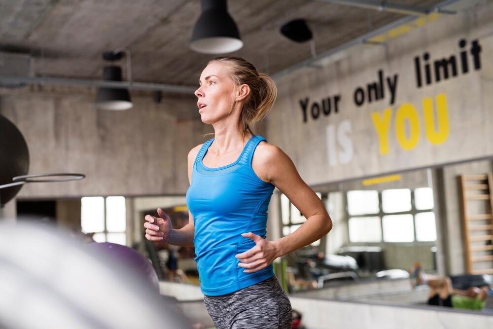 Exercise can help (Photo: Shutterstock) אישה מבצעת פעילות גופנית