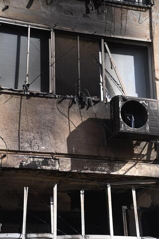 זירת השריפה בנתניה שבה נספו גבר ואישה כבני 80