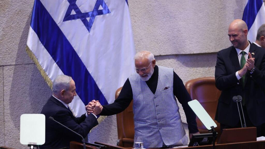 Биньямин Нетаниягу, Нарендра Моди, Амир Охана (Фото: Алекс Коломойский) ראש ממשלת הודו מודי במליאה