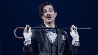 מתוך "קברט" בקאמרי