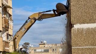 הריסה בפרויקט פינוי בינוי של קרדן נדלן בבת ים 