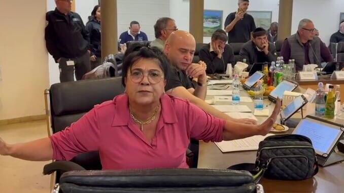 ישיבת מועצת עיריית אשקלון הראשונה מאז שתומר גלאם שוחרר ממעצר