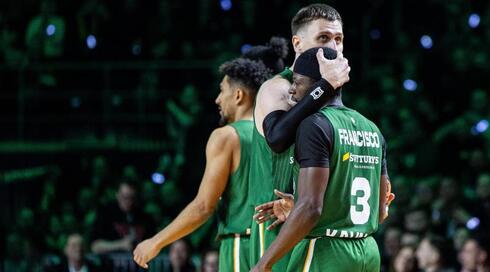 שחקני ז'לגיריס בתצוגת אופי גדולה