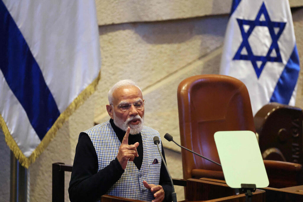 Indian Prime Minister Narendra Modi addresses the Knesset (Photo: ilia YEFIMOVICH / AFP) ראש ממשלת הודו נרנדרה מודי בכנסת