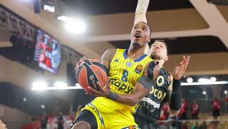 שחקן מכבי ת"א לוני ווקר