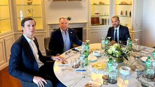 שליחי ארה"ב וויטקוף ו קושנר עם שר החוץ של עומאן בדר אל-בוסעידי ב שיחות מו"מ לא ישירות מול איראן ב ז'נבה