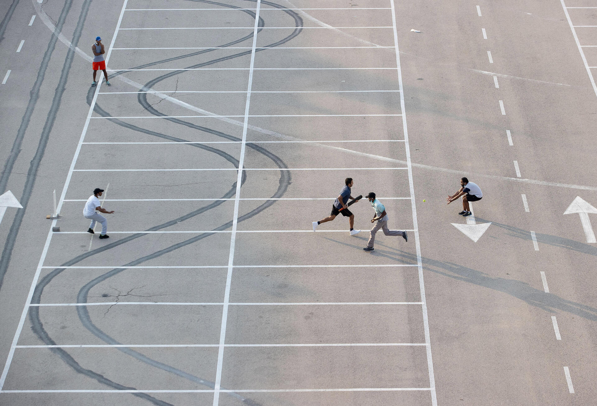 חברי הקהילה ההודית משחקים קריקט בתל-אביב, בכל שבת  