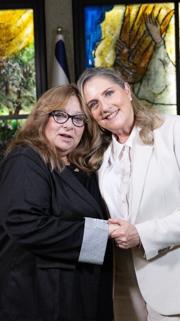 מיכל הרצוג וסליביה קוניו 