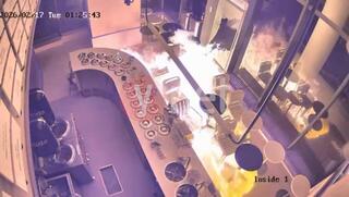 מנפצים חלונות: תיעוד הצתת הגלידרייה שפעלה בשבת