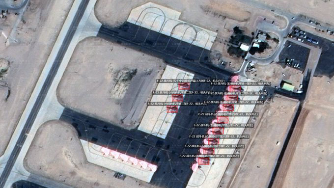  מטוסי F22 בבסיס עובדה