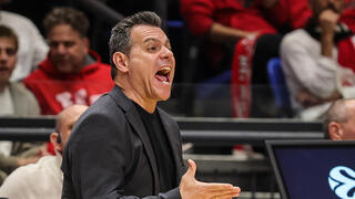 מאמן הפועל ת"א דימיטריס איטודיס