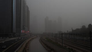 עיר באפור. אובך כבד בתל-אביב 