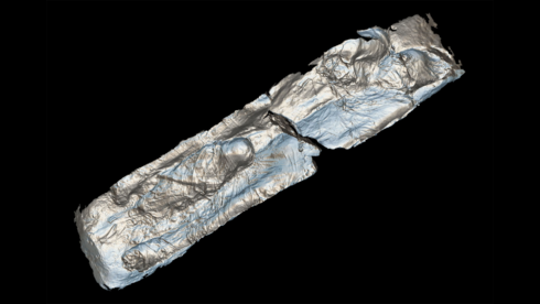 סריקה תלת-ממדית של קבורת הגבס מהתקופה הרומית, בה ילד בן כ-4 חודשים נקבר יחד עם שני מבוגרים