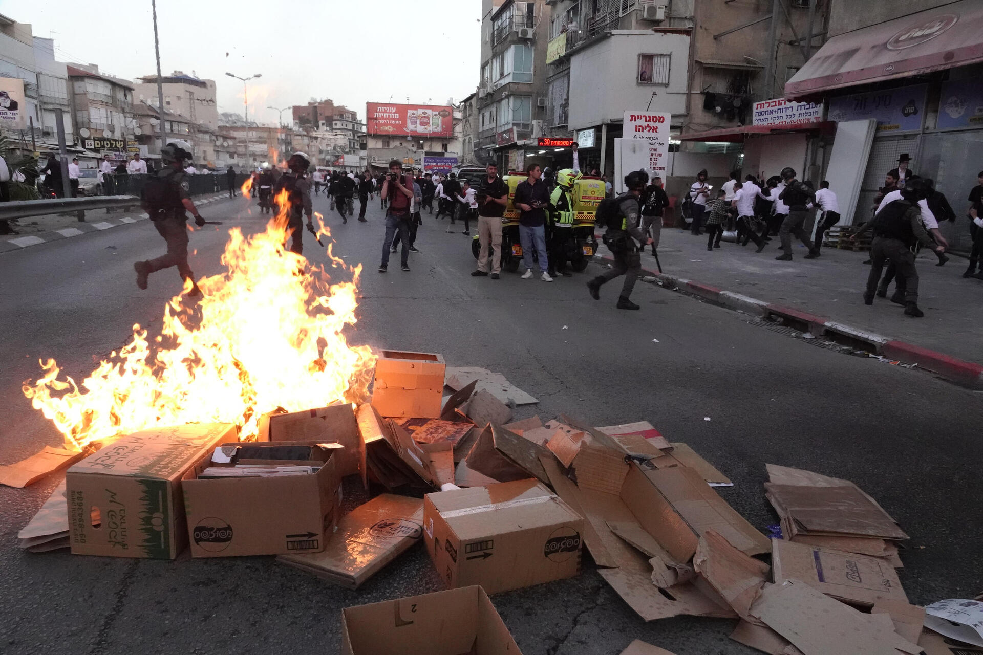 כאוס בבני ברק בעקבות כניסת שתי חיילות לעיר 